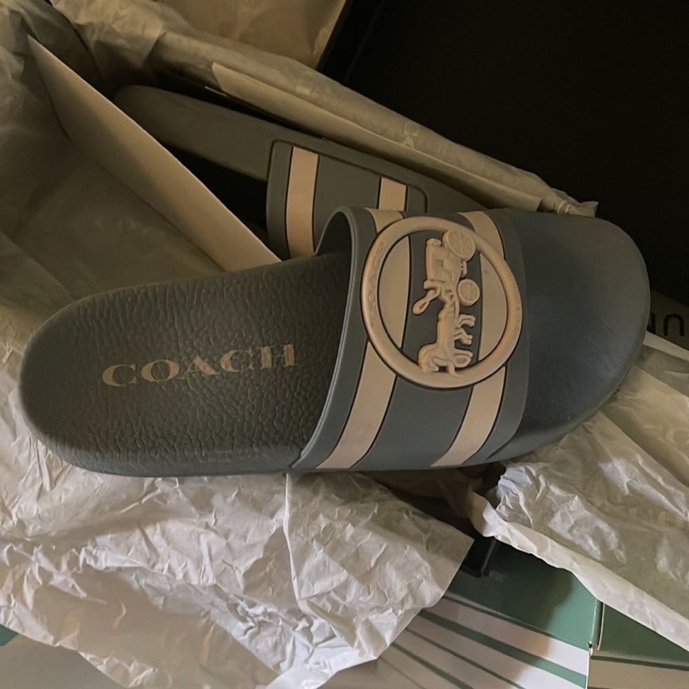 Coach Sliders - Picture 2 of 6